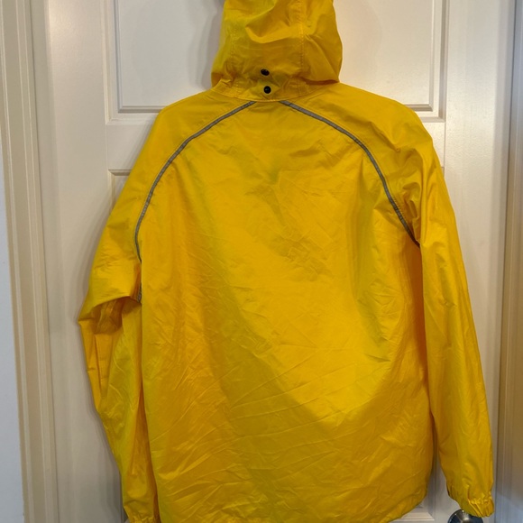 MEC rain coat men size small or lady size L, pit to pit 24”. Length 18” - Picture 5 of 5